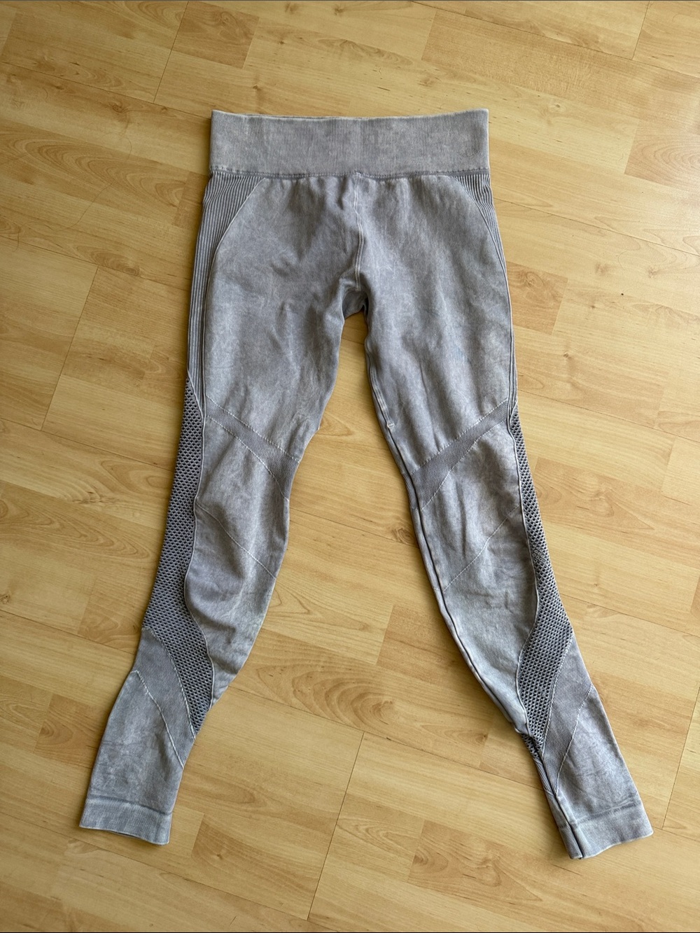 NUX Light Gray Low Rise Mesh Detail Leggings Size S